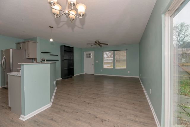 525 JEFFERSON AVE, Moberly, MO 65270