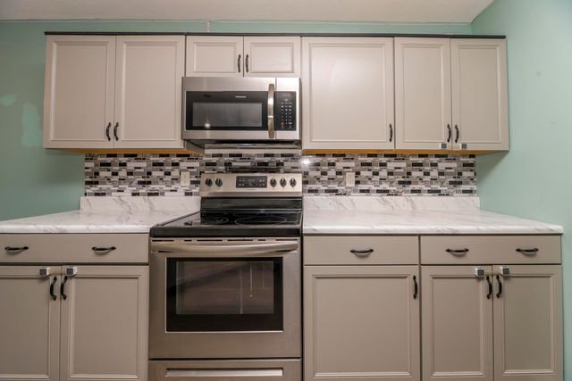 525 JEFFERSON AVE, Moberly, MO 65270