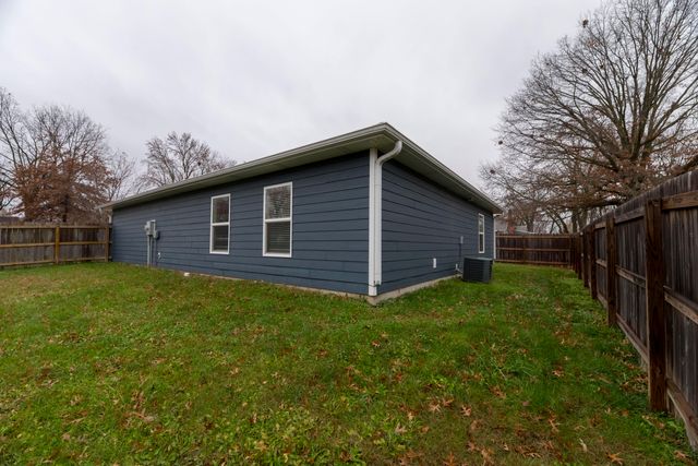 525 JEFFERSON AVE, Moberly, MO 65270