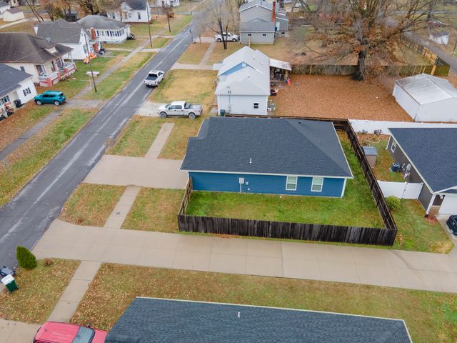 525 JEFFERSON AVE, Moberly, MO 65270