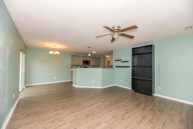 525 JEFFERSON AVE, Moberly, MO 65270