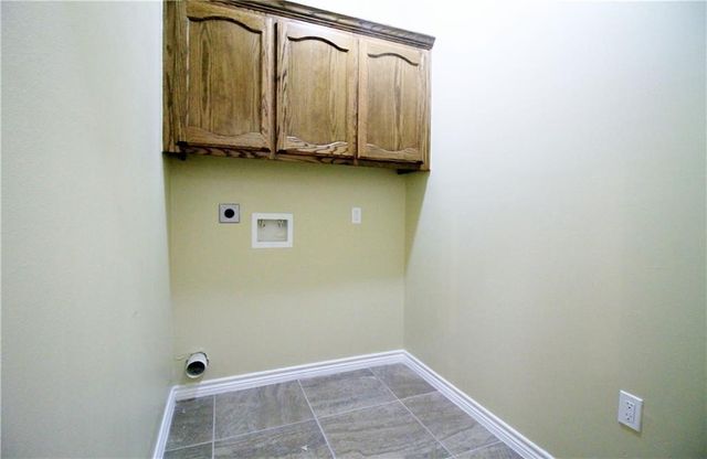 724 W Kleberg Ave, Kingsville, TX 78363