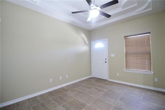 724 W Kleberg Ave, Kingsville, TX 78363