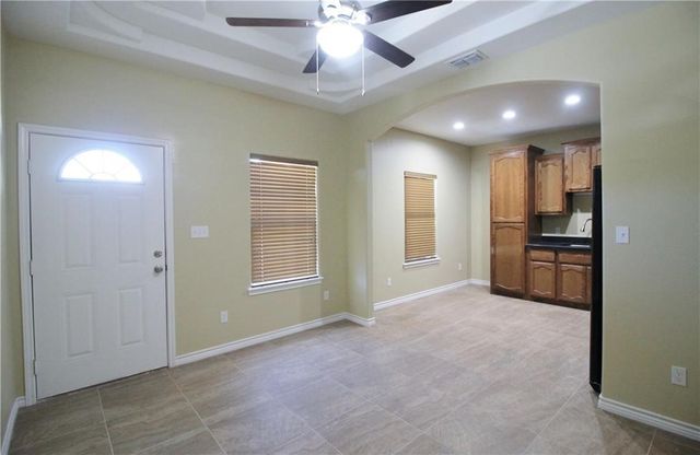 724 W Kleberg Ave, Kingsville, TX 78363