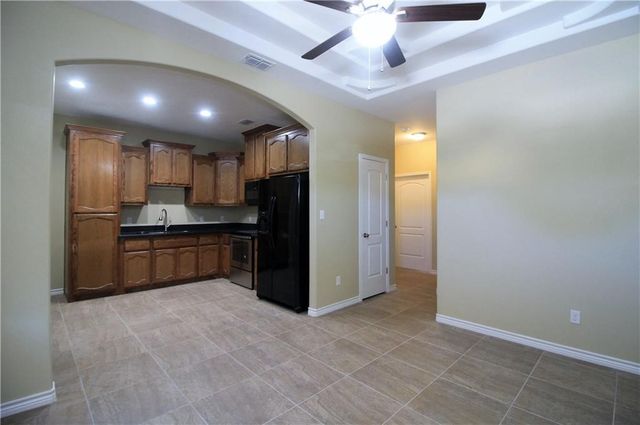 724 W Kleberg Ave, Kingsville, TX 78363