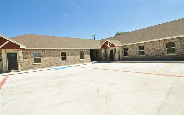 724 W Kleberg Ave, Kingsville, TX 78363