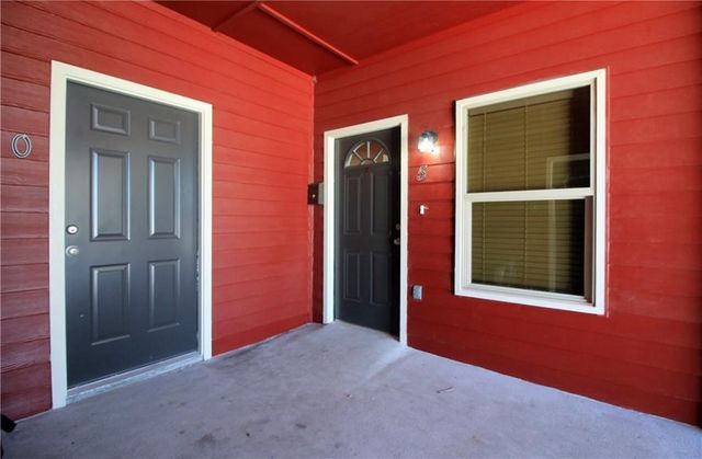 724 W Kleberg Ave, Kingsville, TX 78363