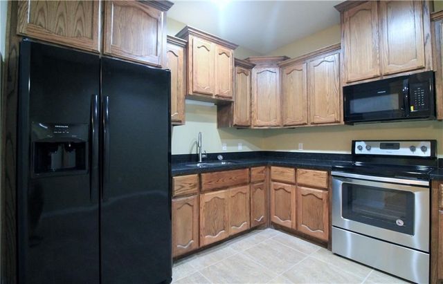 724 W Kleberg Ave, Kingsville, TX 78363