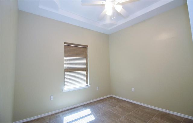 724 W Kleberg Ave, Kingsville, TX 78363