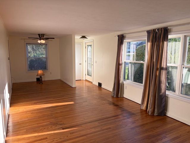 138 N Main St, Belchertown, MA 01007