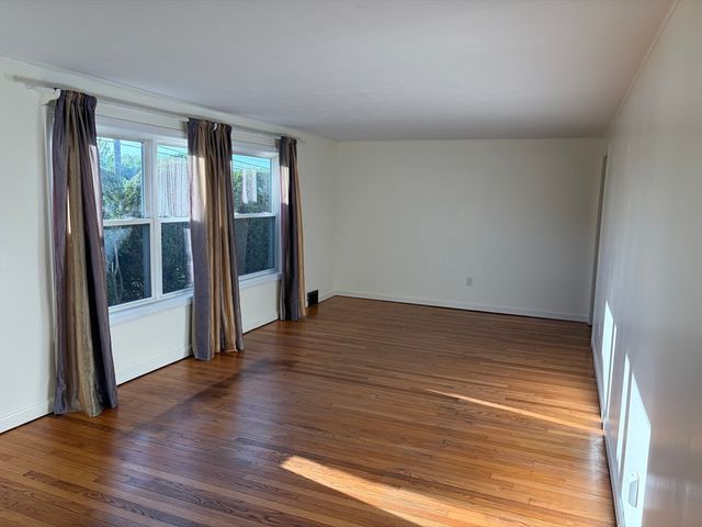 138 N Main St, Belchertown, MA 01007