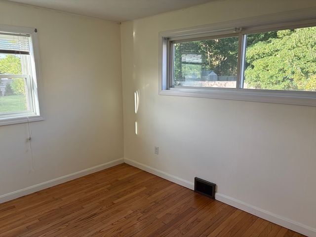 138 N Main St, Belchertown, MA 01007