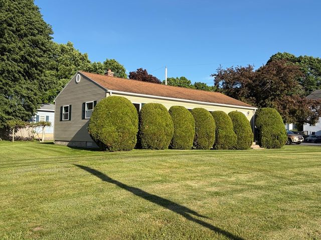 138 N Main St, Belchertown, MA 01007