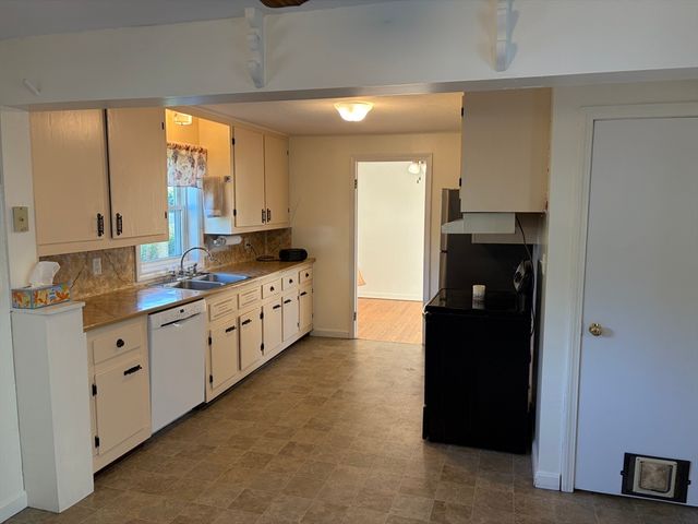 138 N Main St, Belchertown, MA 01007