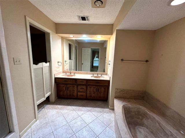 2401 Radcliffe Drive, Rowlett, TX 75088