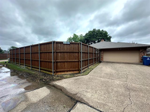 2401 Radcliffe Drive, Rowlett, TX 75088