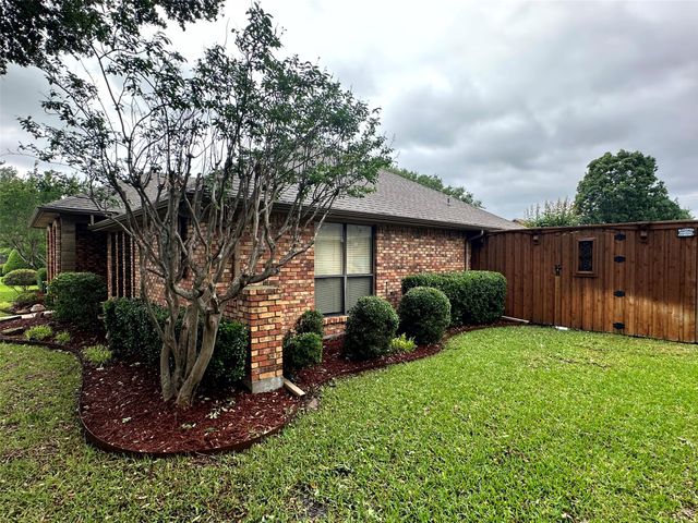 2401 Radcliffe Drive, Rowlett, TX 75088