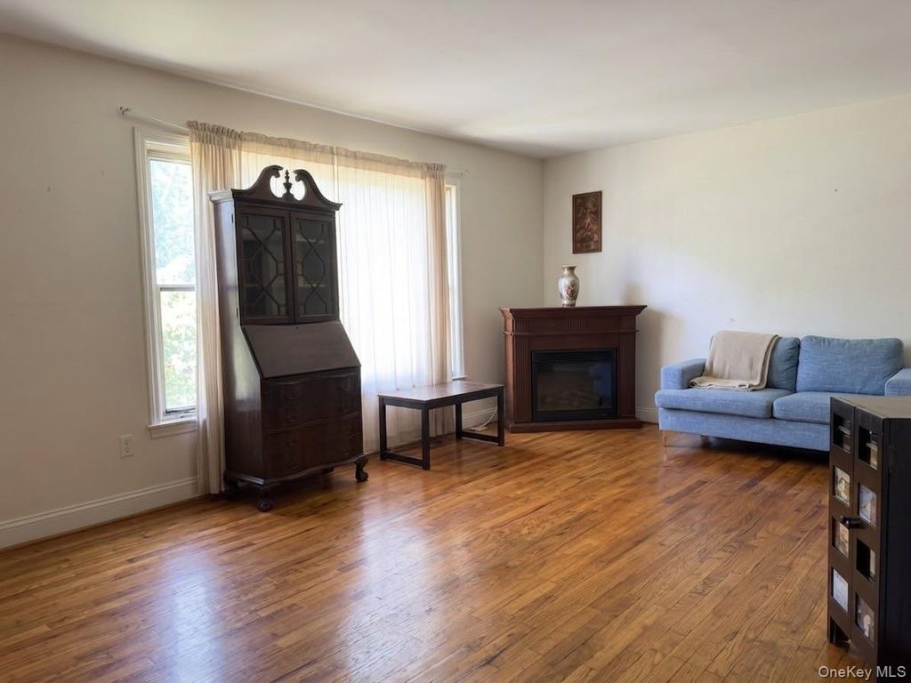 19 North Lane, Glen Cove, NY 11542 — photo 5