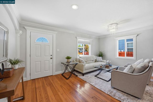 916 Bataan Ave, Berkeley, CA 94710