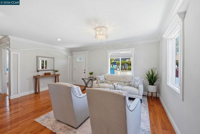 916 Bataan Ave, Berkeley, CA 94710