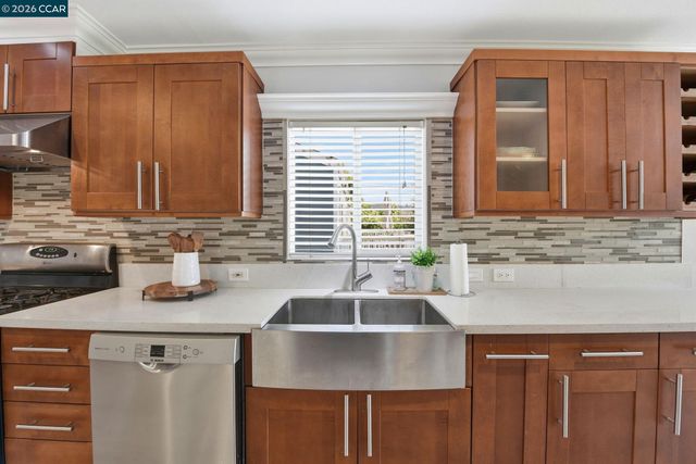 916 Bataan Ave, Berkeley, CA 94710