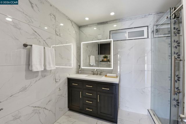 916 Bataan Ave, Berkeley, CA 94710