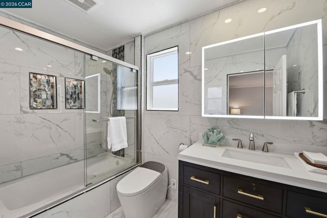 916 Bataan Ave, Berkeley, CA 94710