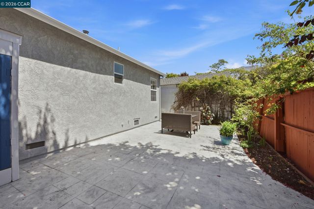 916 Bataan Ave, Berkeley, CA 94710