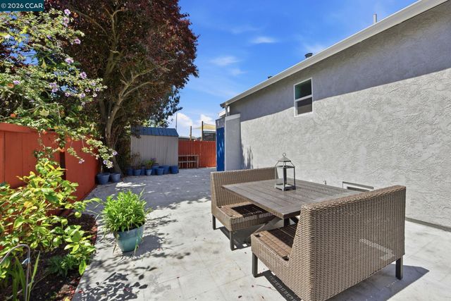 916 Bataan Ave, Berkeley, CA 94710