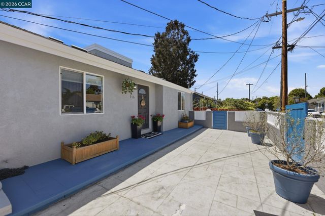 916 Bataan Ave, Berkeley, CA 94710