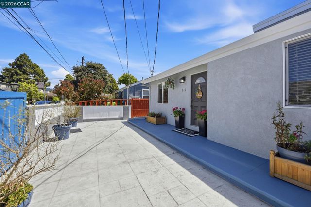 916 Bataan Ave, Berkeley, CA 94710