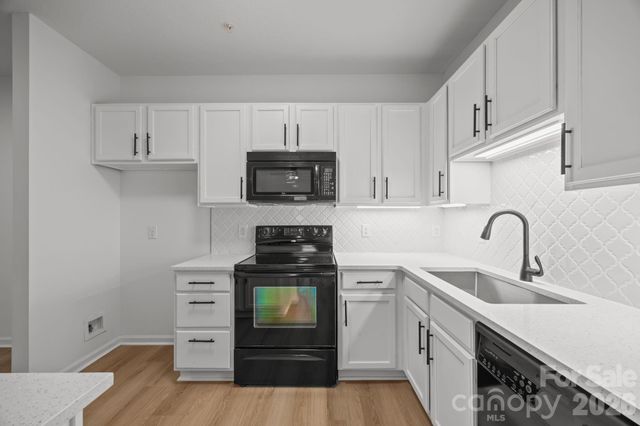 176 Brickton Village Circle 206, Fletcher, NC 28732