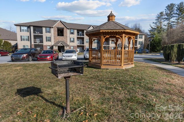 176 Brickton Village Circle 206, Fletcher, NC 28732