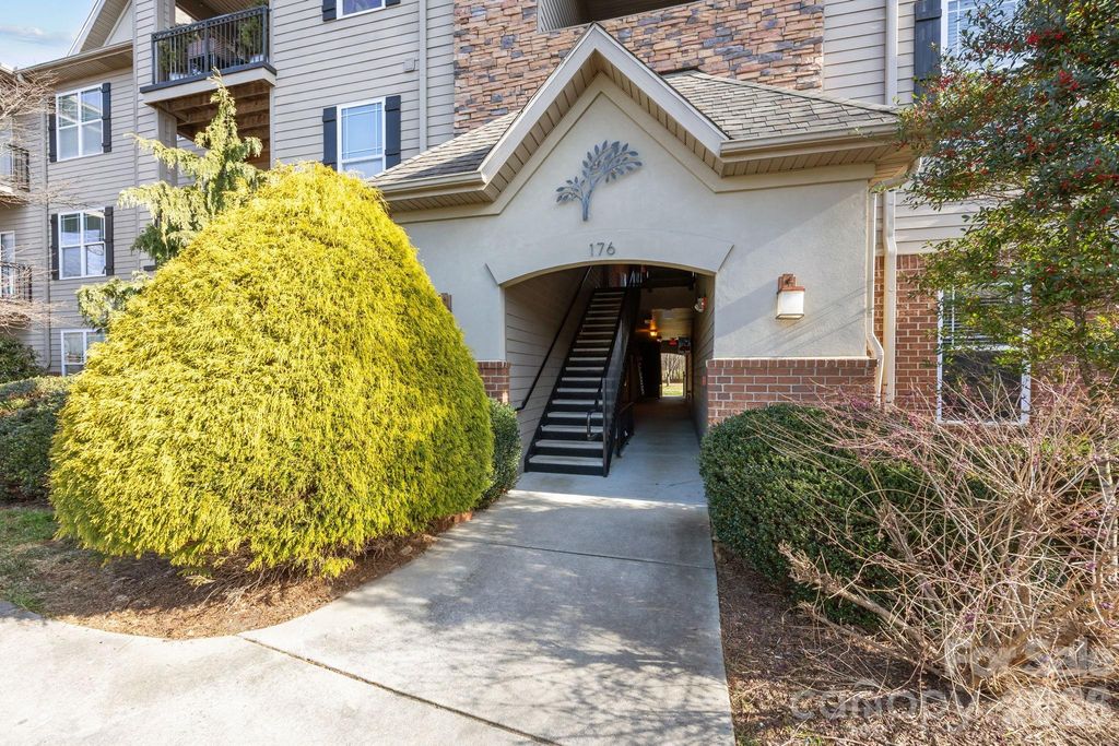 176 Brickton Village Circle 206, Fletcher, NC 28732