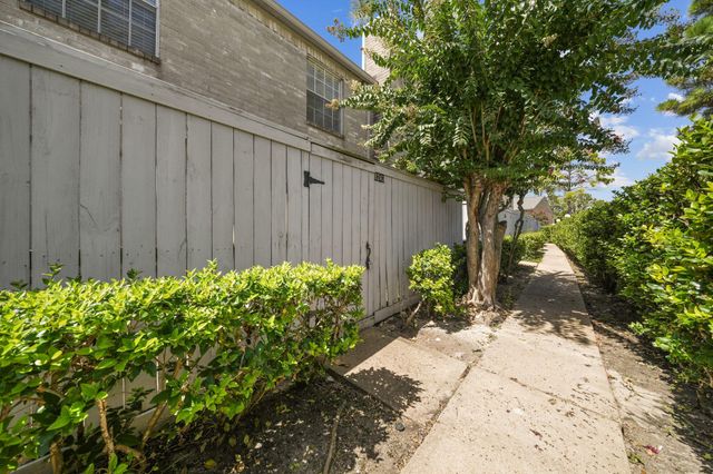 8243 Creekbend Drive 8243, Houston, TX 77071