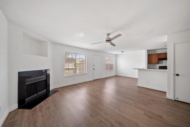 8243 Creekbend Drive 8243, Houston, TX 77071