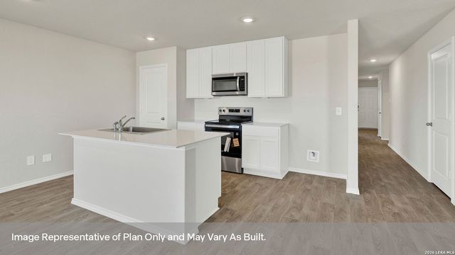 1035 Gladys Run, Seguin, TX 78155