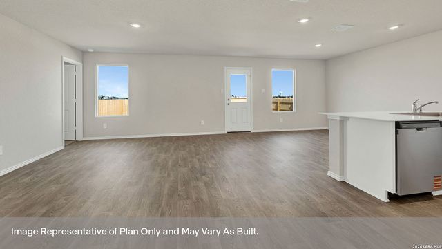1035 Gladys Run, Seguin, TX 78155