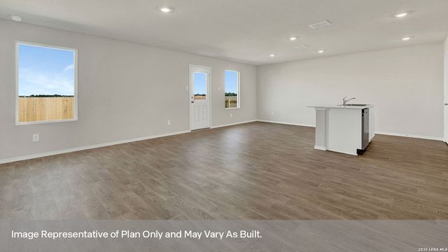 1035 Gladys Run, Seguin, TX 78155