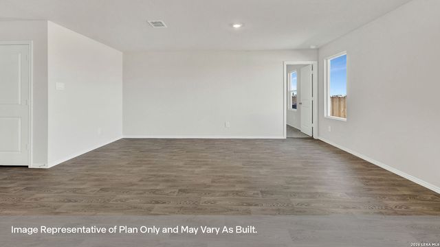 1035 Gladys Run, Seguin, TX 78155