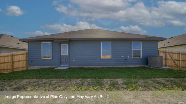 1035 Gladys Run, Seguin, TX 78155