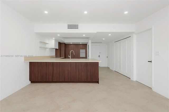 8855 W Collins Ave 6E, Surfside, FL 33154