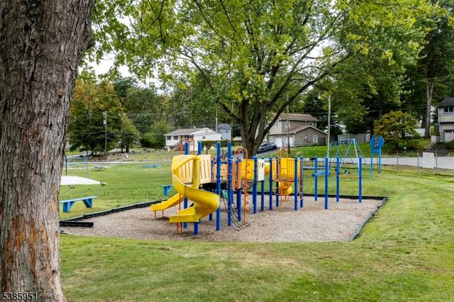 108 Dupont Ave, Hopatcong Boro, NJ 07843
