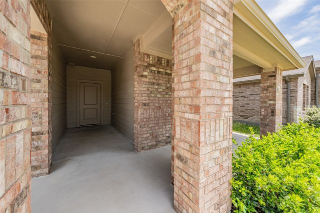 304 Abingdon Street, Azle, TX 76020