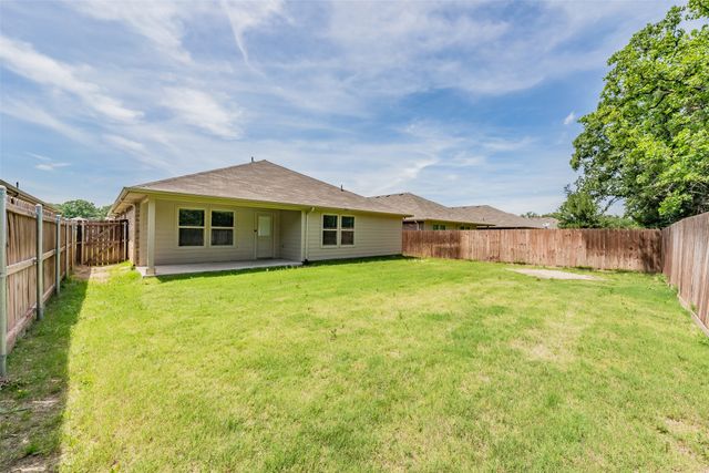 304 Abingdon Street, Azle, TX 76020