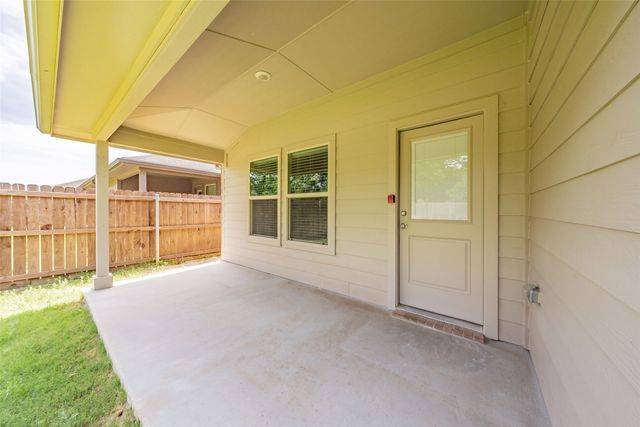 304 Abingdon Street, Azle, TX 76020