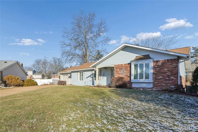 4 Parkrose Court, Ballwin, MO 63011