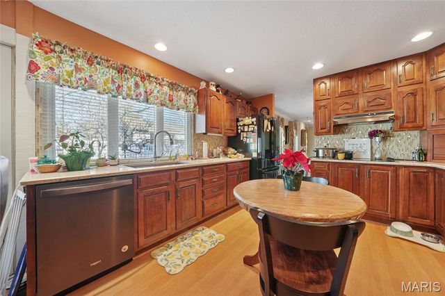 4 Parkrose Court, Ballwin, MO 63011