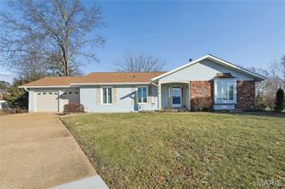 4 Parkrose Court, Ballwin, MO 63011