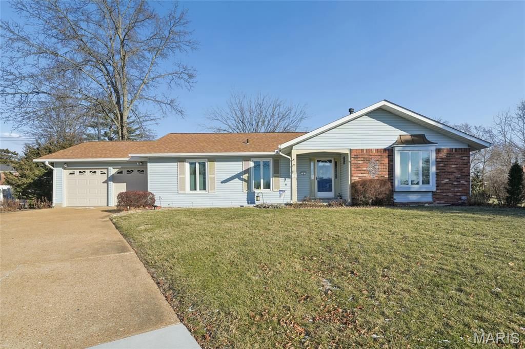 4 Parkrose Court, Ballwin, MO 63011